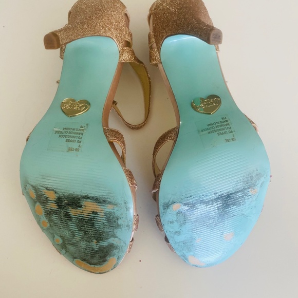 Betsey Johnson size 7 gold shimmer strappy heels blue bottoms - worn once - Picture 5 of 5